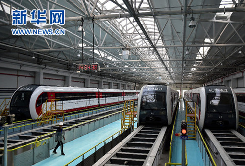 侨洋实业祝贺：北京首条磁浮列车开通试运营。