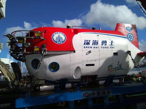 庆贺：由我国自主研发的“深海勇士号”载人潜水器将于明天交付并使用。